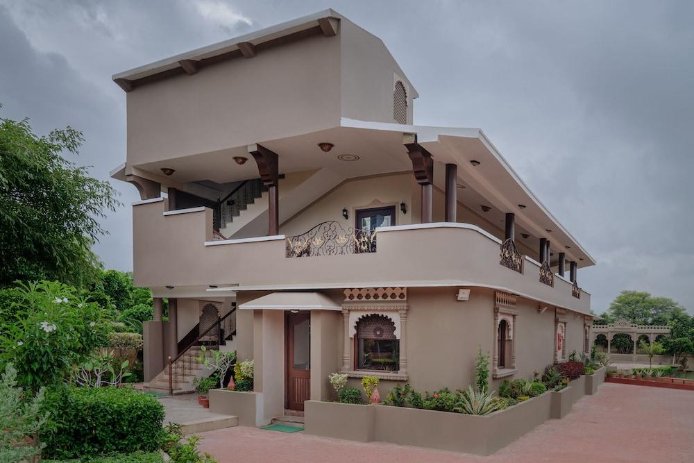 אודייפור Araliayas Resort & Spa מראה חיצוני תמונה