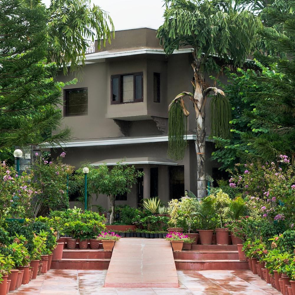 אודייפור Araliayas Resort & Spa מראה חיצוני תמונה