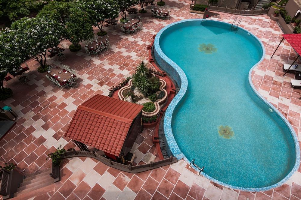 אודייפור Araliayas Resort & Spa מראה חיצוני תמונה