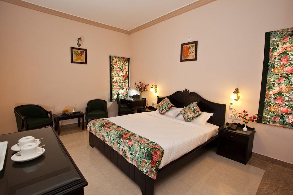אודייפור Araliayas Resort & Spa מראה חיצוני תמונה