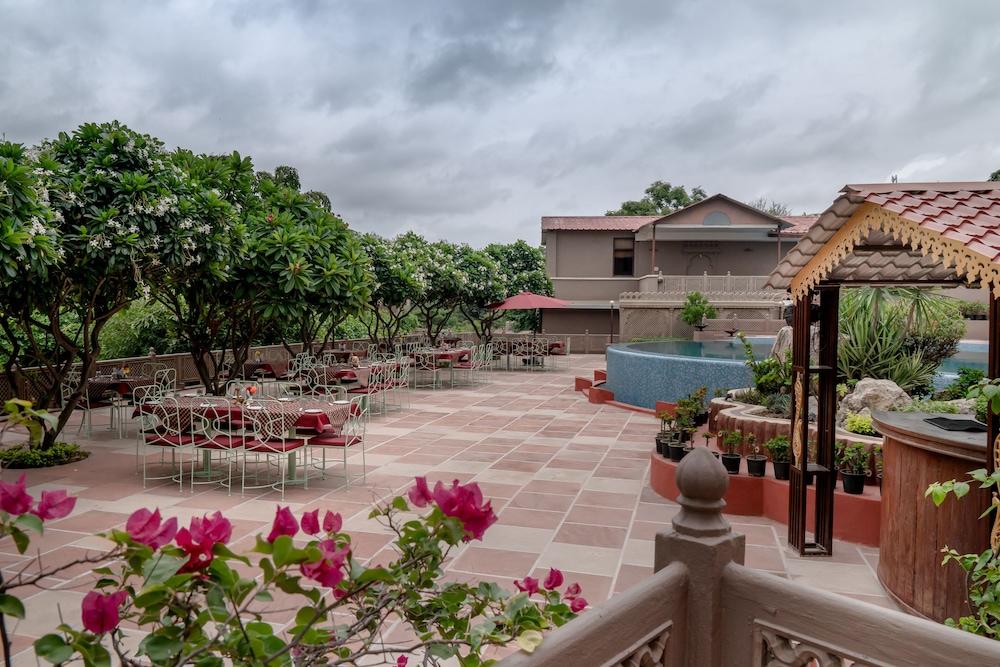 אודייפור Araliayas Resort & Spa מראה חיצוני תמונה