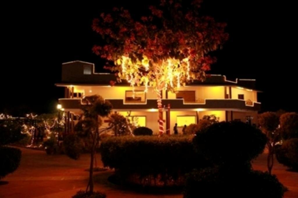 אודייפור Araliayas Resort & Spa מראה חיצוני תמונה