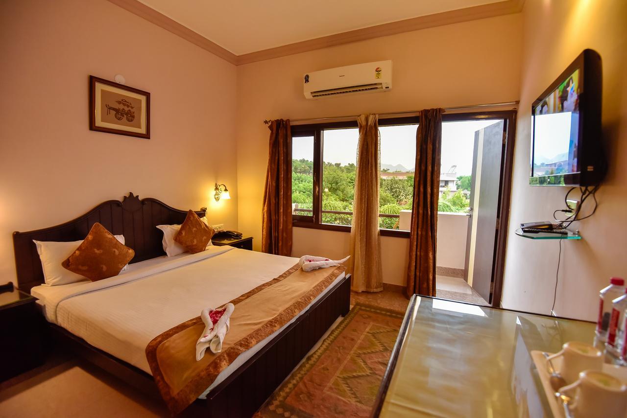 אודייפור Araliayas Resort & Spa מראה חיצוני תמונה