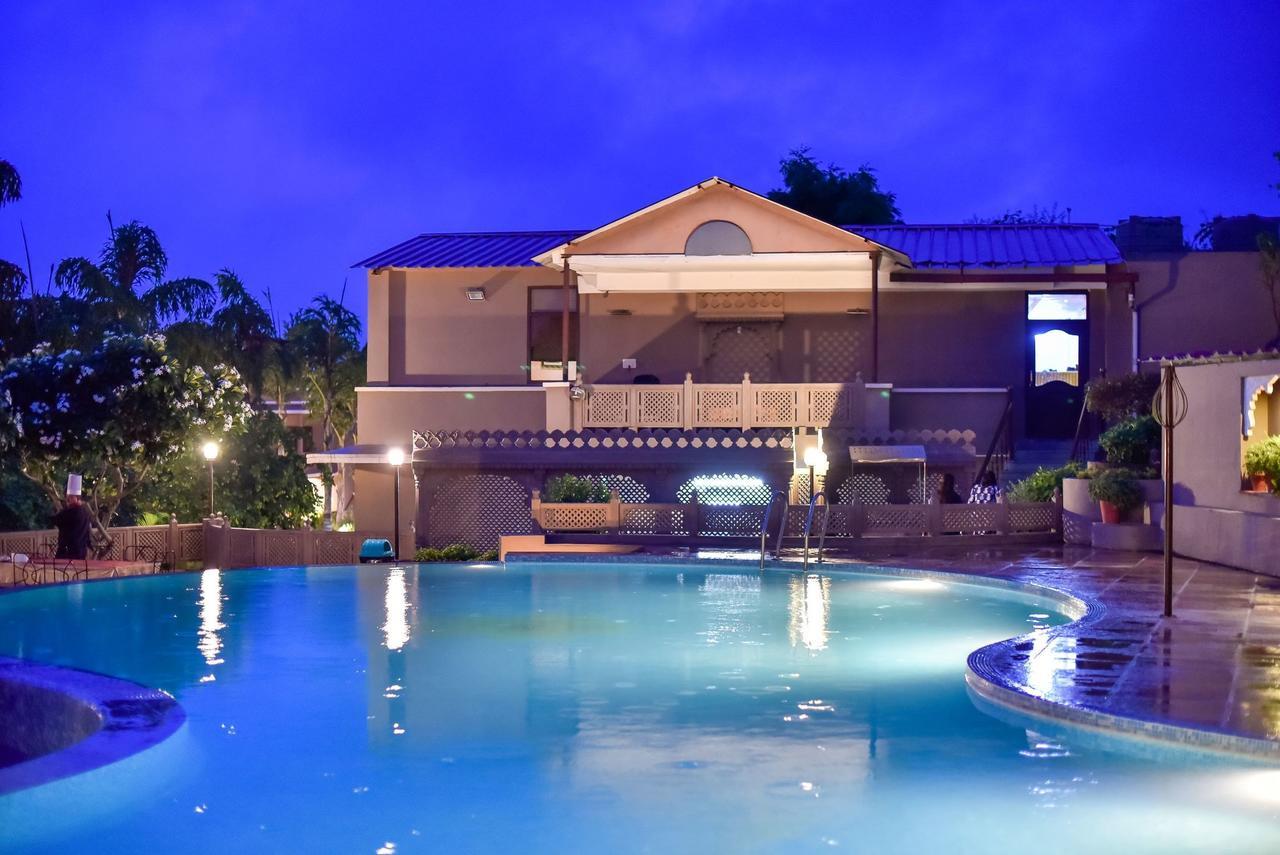 אודייפור Araliayas Resort & Spa מראה חיצוני תמונה