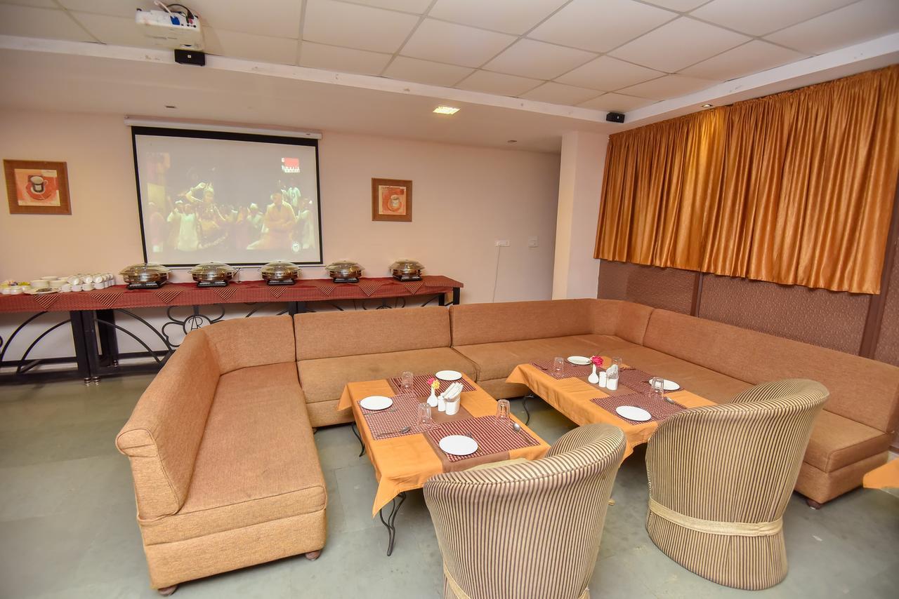 אודייפור Araliayas Resort & Spa מראה חיצוני תמונה