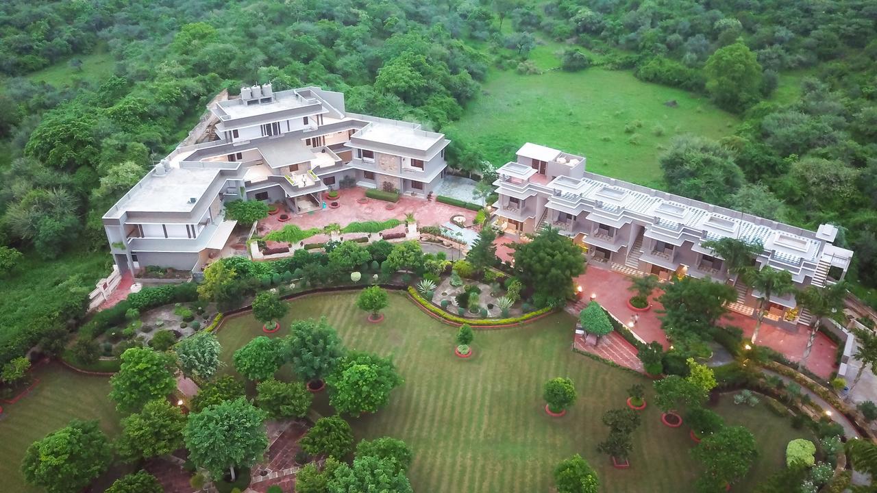 אודייפור Araliayas Resort & Spa מראה חיצוני תמונה