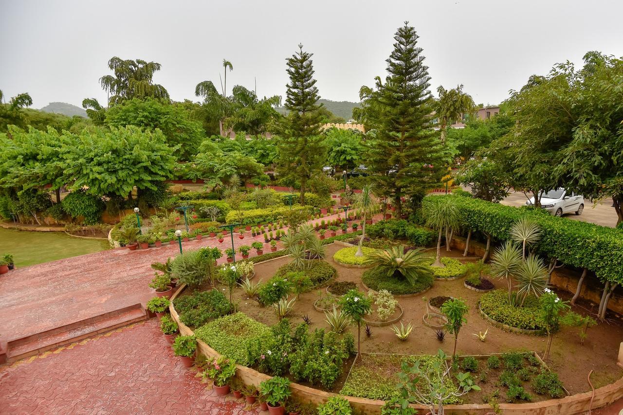 אודייפור Araliayas Resort & Spa מראה חיצוני תמונה