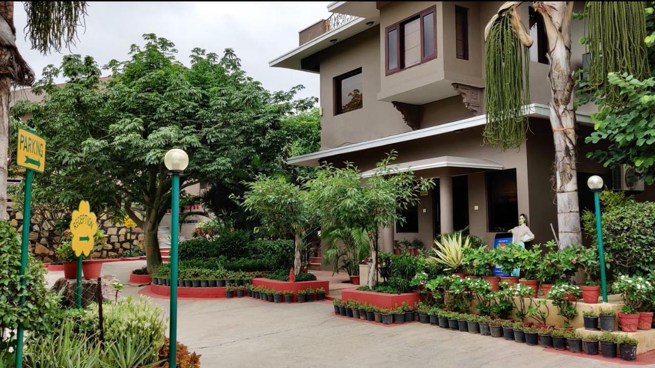 אודייפור Araliayas Resort & Spa מראה חיצוני תמונה