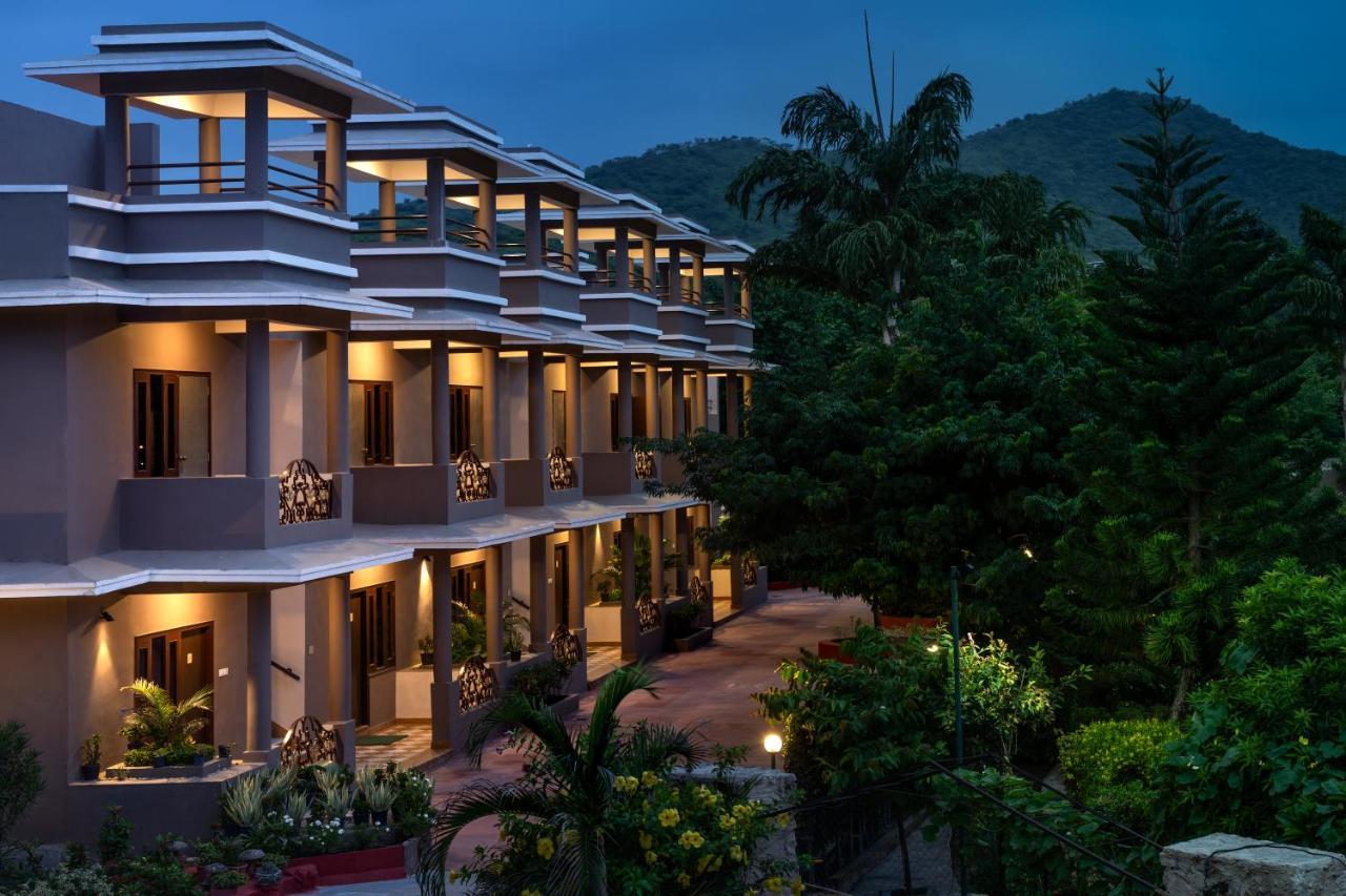 אודייפור Araliayas Resort & Spa מראה חיצוני תמונה